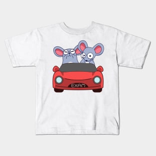 Mouse taking the driving license exam Kids T-Shirt